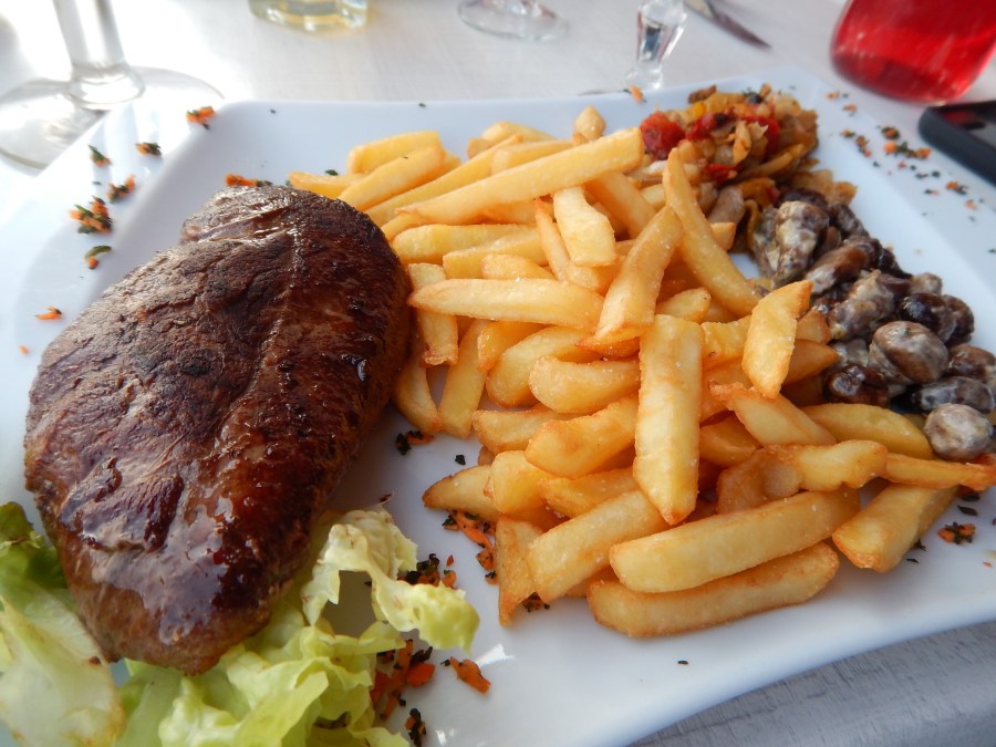 there is a lot of food on this plate!