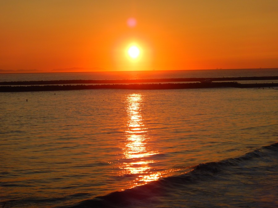 Sunset at Corona-del-Mar beach 